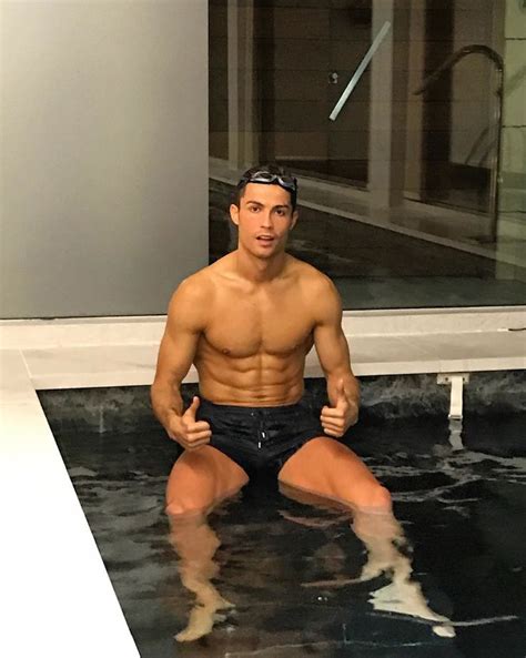 Cristiano Ronaldo S Hottest Shirtless Moments That Went Viral Online Gambaran