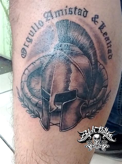 Casco Espartano 2 De 7 Tatuajes Realizado Por Héctor León En Bich Tattoo