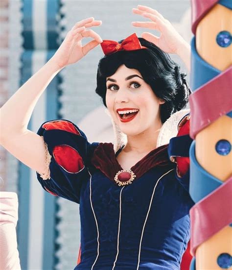 Pin By Olivia Jean On Characters At The Land Of Disney Disney Poses Snow White Face Character