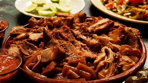 Sprinkle salt on the meat as you fry it to season your carnitas and help keep spattering fat to a minimum. Mercado Central de Guatemala - 12 Lugares donde puedes ...