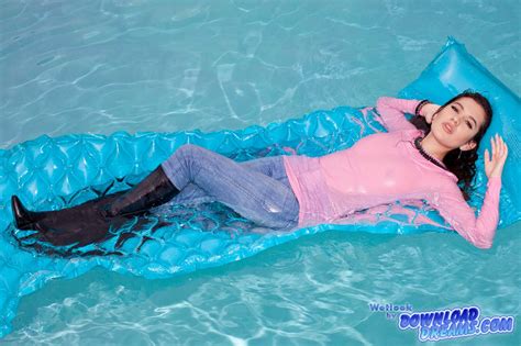 Wet Jeans And Boots 4 1030 Min Wetlook Im Pool Full Hd 1920x1080pixelpatty Hat So Viel