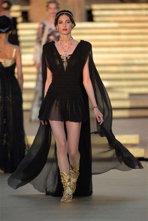Sfilata Dolce And Gabbana Palermo Alta Moda Autunno Inverno 2019 20 Vogue Fashion Greek