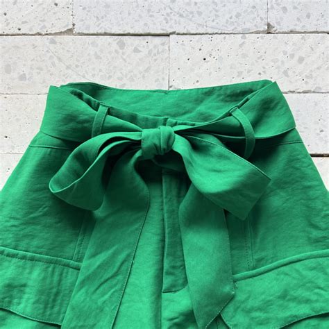 Short Saia Com Cinto Detalhe Bolsos Luxo Verde Dondoca Moda Feminina