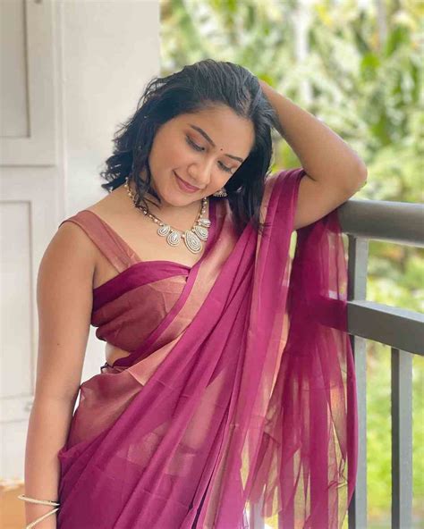 Tamil TV Serial Actress Raveena Daha Hot Navel Exposed In Transparent