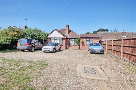 Widford Road Hunsdon Ware Sg12 3 Bedroom Detached Bungalow For Sale