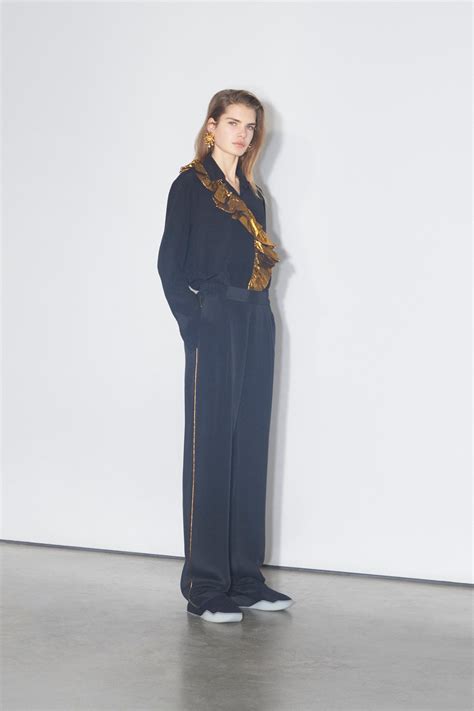 Stella Mccartney Pre Fall 2018 Fashion Show Collection Fashion Autumn Fashion 2018 Fashion Show