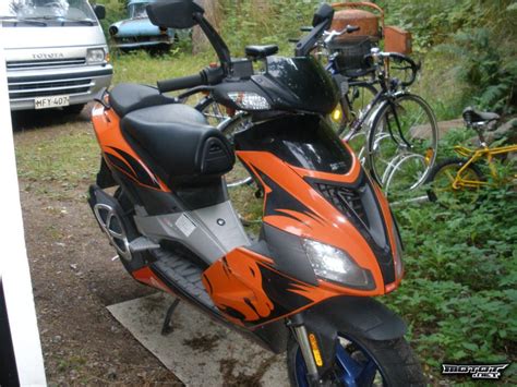 Sitä on valmistettu vuodesta 1992 lähtien. Aprilia SR 50 R Factory