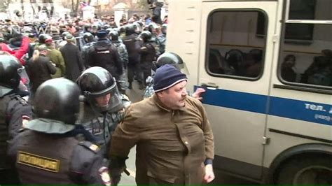 隣国の影響か 反プーチンデモで200人超が拘束