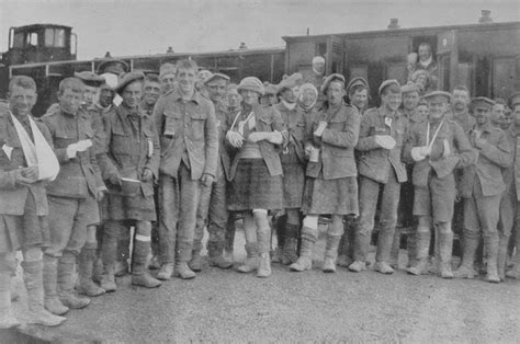 British Wounded After The Battle Of Loos Ww1 Photo 6x4 Ebay
