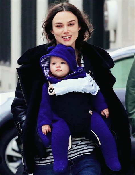 Keira Knightley With Daughter Edie Keira Knightley Daughter Keira Knightley Style Keira