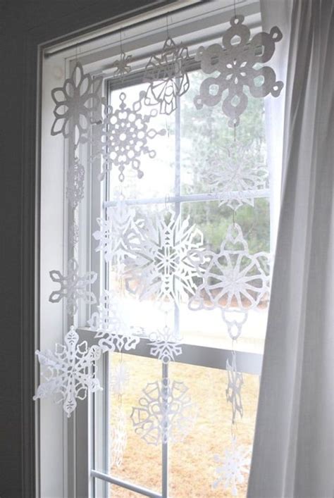 Let It Snow 15 Ways To Decorate With Paper Snowflakes Paper