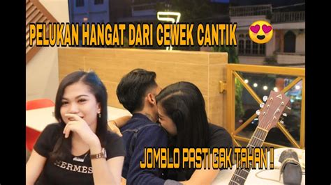 Baperin Cewek Cantik Sampai Di Kasi Pelukan Hangat Jomblo Pasti Gak