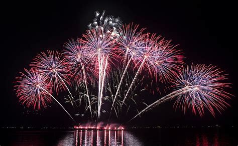 Hd Wallpaper Fireworks Display Salute Night Beautiful Celebration