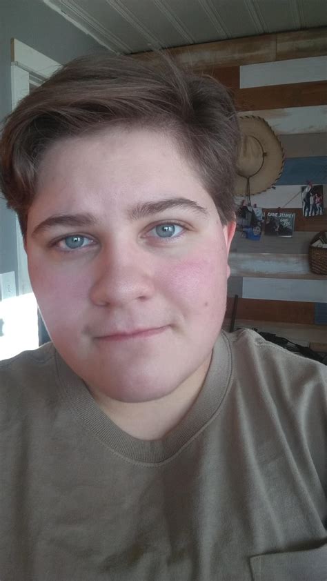 3 Months On Testosterone Today Peach Fuzz Is Coming In Heavy 😊 R Ftm Selfies