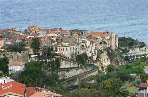 Churches, palaces and portals dating. Tropea - Wikipedia