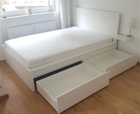 Stilreine form in edlem furnier so kann man das bett an die wand aber auch frei in den raum stellen. Bett IKEA MALM 140x200 weiß in 6020 Innsbruck für € 220,00 ...