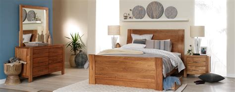 Scope Light Wood Grain Bedroom Furniture Suite With