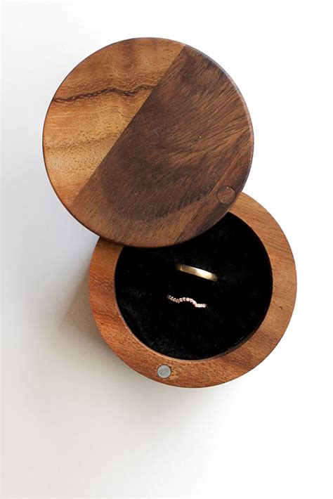 Although i learned how to make a few different things with it, i never had the chance to make anything for fun. Say "I Do" With These DIY Ring Boxes