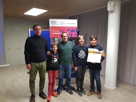 Fa setmanes que no ens podem veure ni abraçar, ens hem de quedar a casa, però no per això ens hem de sentir sols. Escola Casa Nostra | III Concurs sobre olimpisme ...