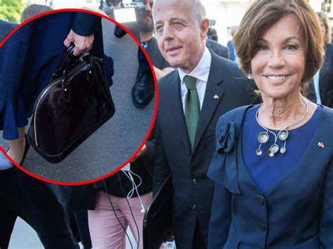 Brigitte bierlein was born in vienna, austria on 25 june 1949, and she became a lawyer in 1971 and a judge in 1975. Die 1.750-Euro-Tasche von Kanzlerin Brigitte Bierlein ...