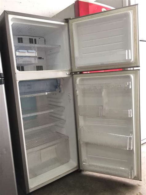 Pintu peti sejuk ini diperbuat daripada kaca yang membolehkan ianya kelihatan dari luar. Sharp Peti Sejuk Kecil Small Refrigerator Fridge Freezer 2 ...