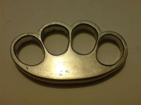 weaponcollector s knuckle duster and weapon blog simple design knuckle duster with part
