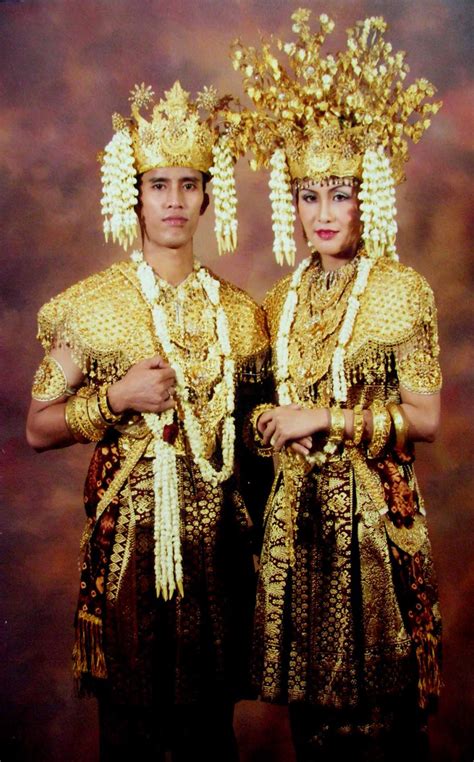 Suku suku di indonesia berdasarkan provinsinya. Gambar Dan Nama Pakaian Adat Tradisional Dari 33 Provinsi di Indonesia ~ Tasik Cyber
