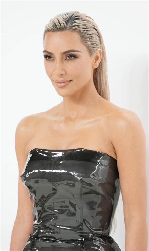 Kim Kardashian Rocks Curve Hugging Gown At Cfda Fashion Awards Photos Sheknows