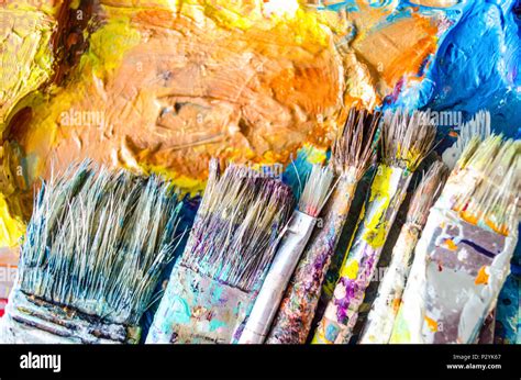 Artist Paint Brushes And Palette Old Brushes Close Up Stock Photo Alamy