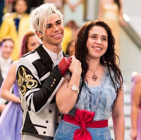 Pin By Larissa De On Descendants Disney Descendants Disney