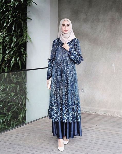 33+ model baju gamis terbaru 2019 (simple, modern & elegan via hijabtuts.com. 23 Model Baju Gamis Brokat Pesta Muslim Mewah Modern di ...