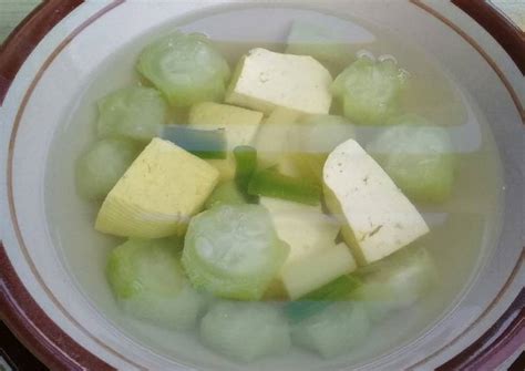 Untuk anda yang telah bosan dengan sayur bening, alangkah baiknya dapat mencoba resep sayur yang satu ini. Resep Sayur oyong tahu oleh Cici lestari Fitri andjani - Cookpad