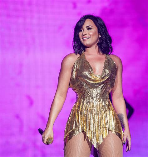 demi lovato performing at beautykind unites concert for causes in arlington 3 25 2017