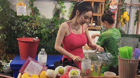 The Most Famous Fruit Smoothie Lady In Bangkok Thailand Thai Street Food Jodd Fairs Night