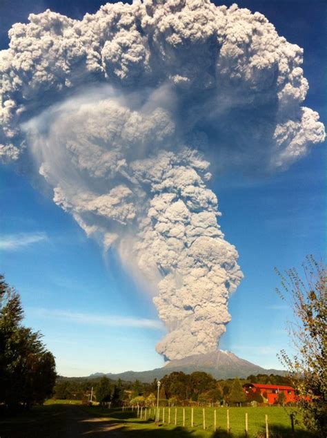 Chiles Calbuco Volcano Erupts For The First Time Since 1961 All