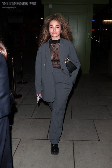 Ella Eyre Topless Tits In London 6 Photos The Fappening