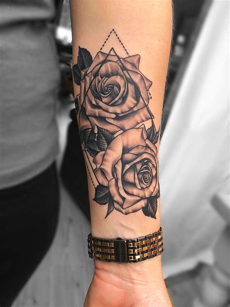 Roses Forearm Tattoo Idée Tatouage Avant Bras Tatouage Manchette