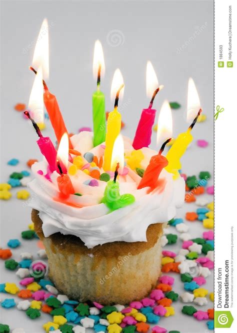 Maybe you would like to learn more about one of these? Zu Vieler Kerze-kleiner Kuchen Stockbild - Bild von bunt ...