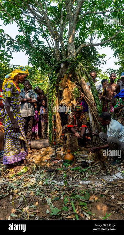 Tribal Chief Of The Yaka Tribe Mbandane Congo Stock Photo Alamy