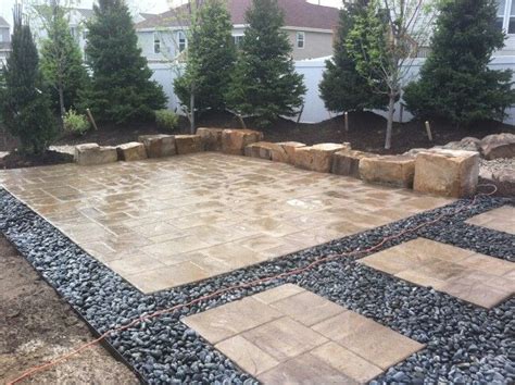 Outdoor pavers surrounded by pebbles might be your jam, or perhaps you're thinking about new pool pavers that transition seamlessly into an outdoor bbq area. Mexican Beach Pebble with Belgard Pavers | Patio Spaces ...