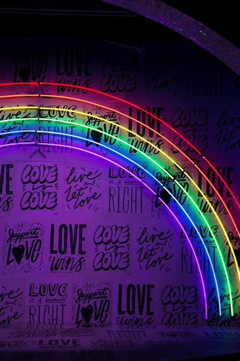 A Parada Do Orgulho Lgbtq A “parada Gay” é Hoje E Como “membro” By Selene Delineador