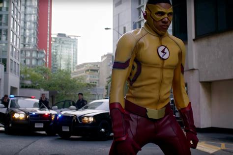 New Villains And Heroes In Arrow Flash Legends Of Tomorrow Comic Con Clips