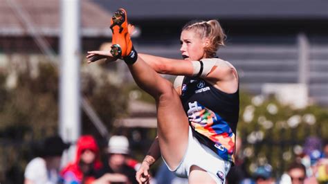 Social Media Rallies Behind Tayla Harris After Stunning Photo Deleted Afl The Womens Game