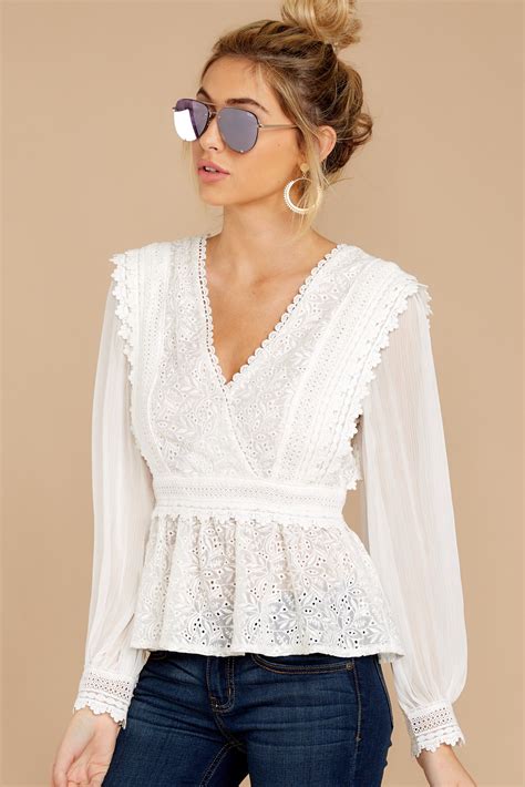 Sweet Muse Ivory Lace Top In 2020 Womens Lace Tops Lace Top Outfits