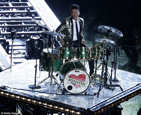 Bruno Mars Pays Tribute To Mother Bernadette At Super Bowl Halftime Show Daily Mail Online