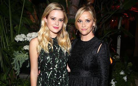 reese witherspoon s lookalike daughter ava glows in new selfie parade