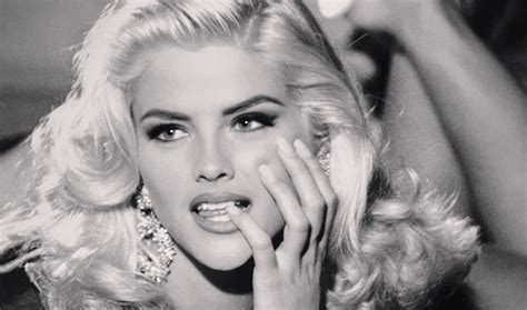 Netflixs Anna Nicole Smith Documentary Retreads Tragic Legacy Of Fame