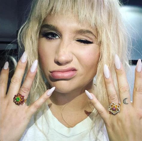 Kesha Flashes Butt On Instagram Shuts Down Body Shaming Troll The