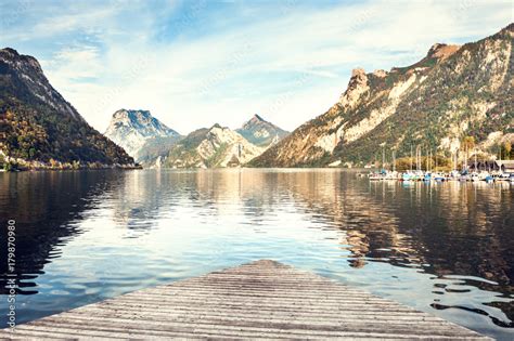 Traunsee Lake In Austrian Alps Beautiful Autumn Landscape Stock Foto