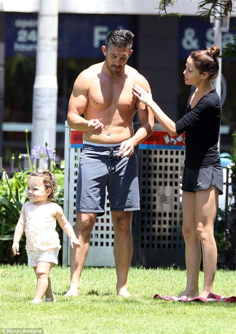 Jodi Anasta Shows Off Her Slim Pins With Husband Braith And Daughter